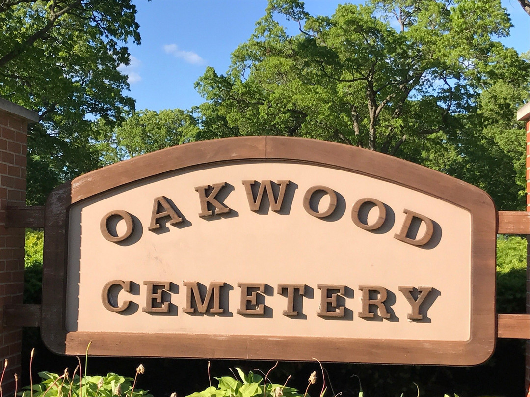 St Mary Catholic Cemetery and Oakwood Cemetery-Waukegan必去景点