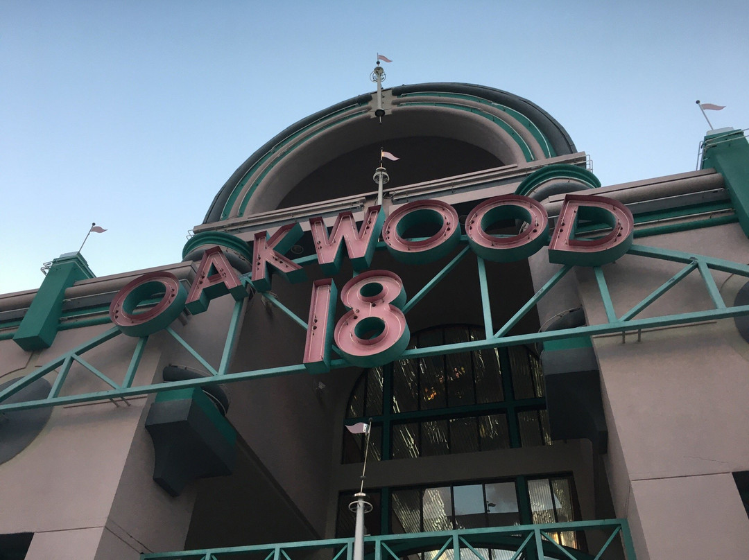Regal Oakwood-好莱坞必去景点