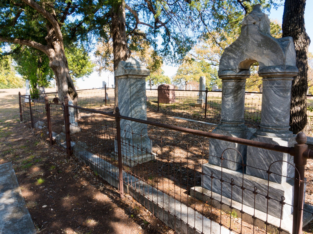 Aurora Cemetery-Aurora必去景点