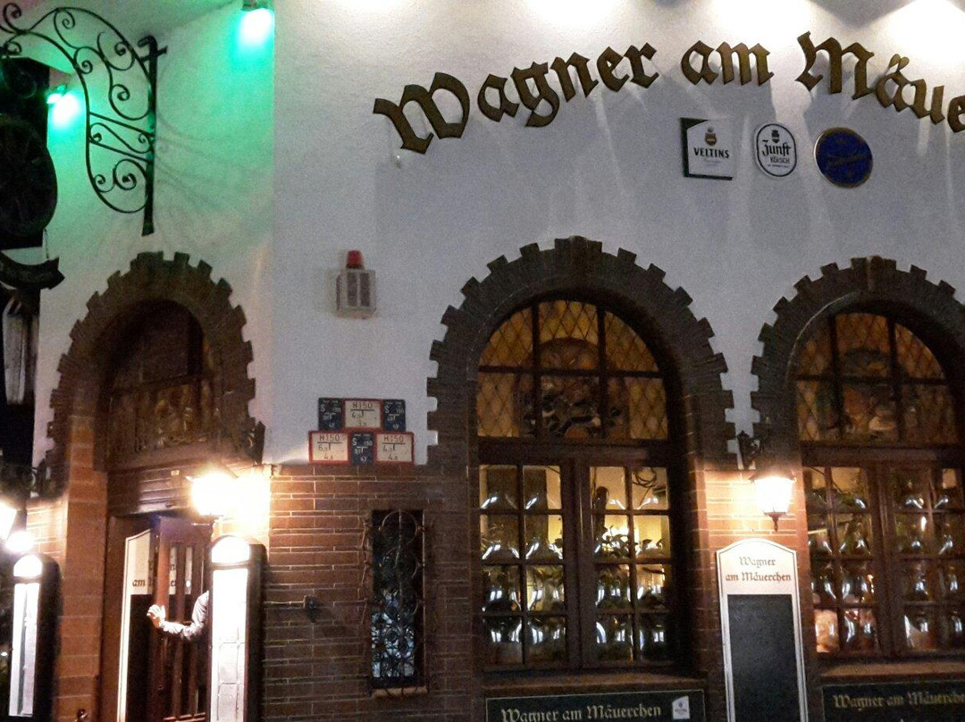 Wagner am Mäuerchen