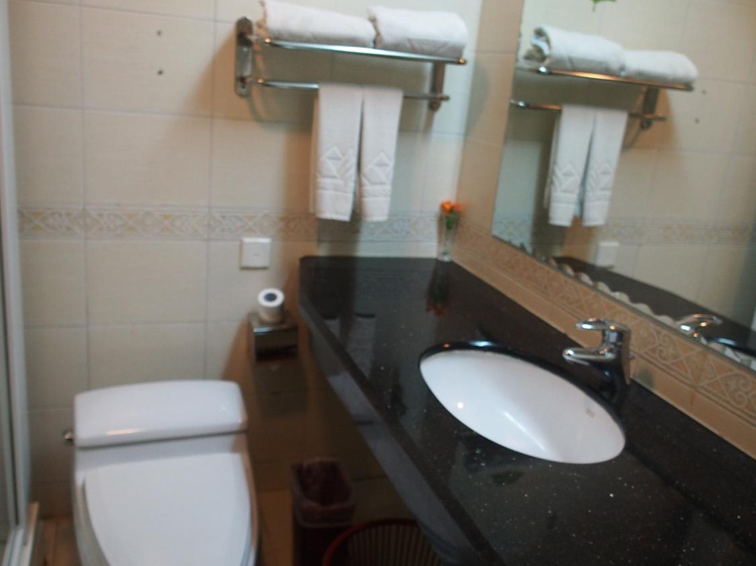 新四姑娘山庄主图