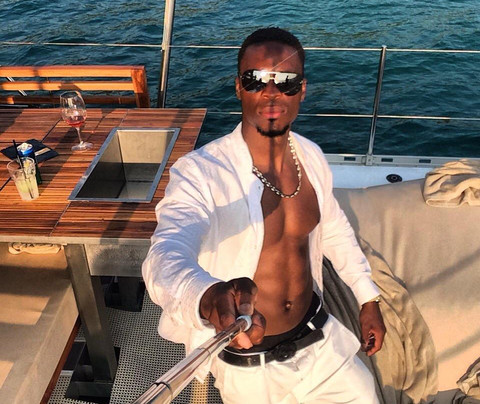 豪华游轮俱乐部之旅-查龙必去景点