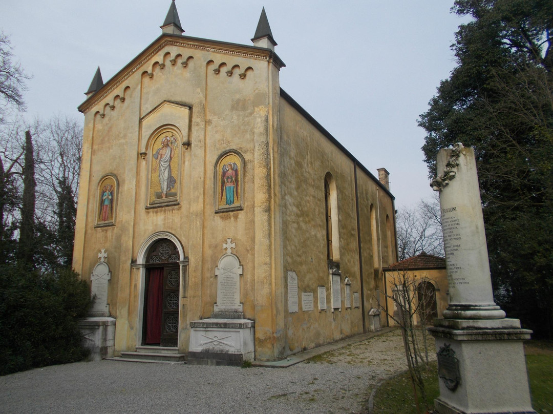 La Cappella Ossario di San Martino-代森扎诺-德尔加达必去景点