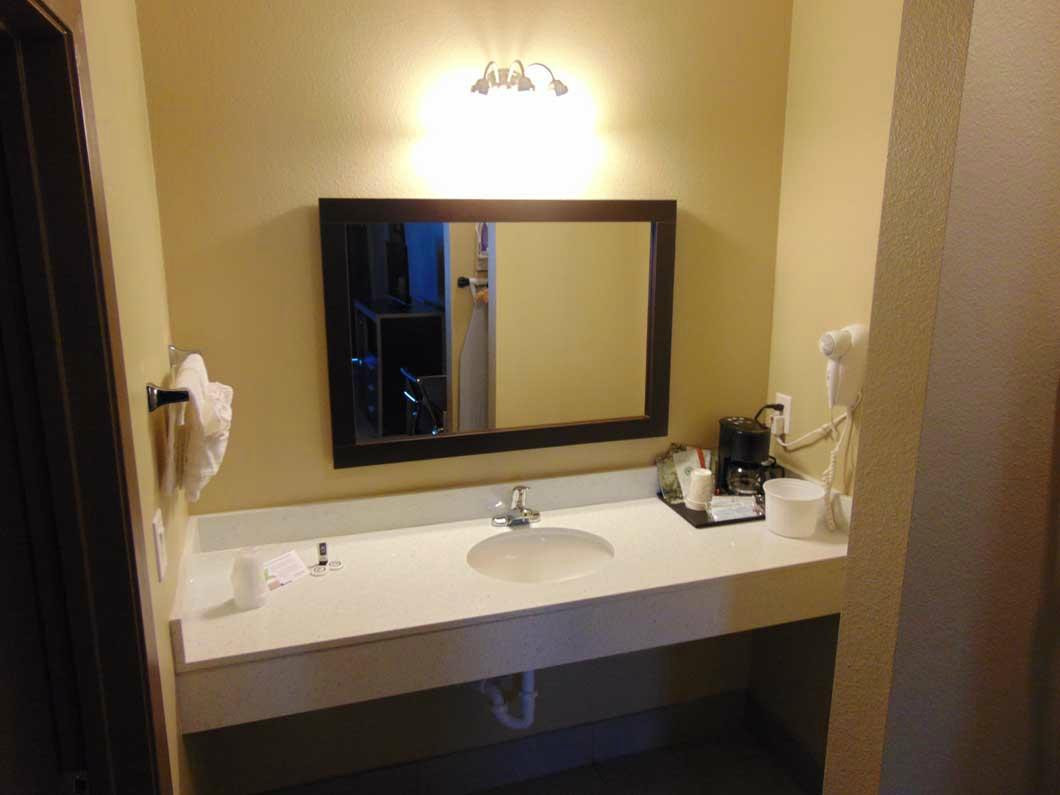 Moulton Inn & Suites By OYO Near Shiner TX主图