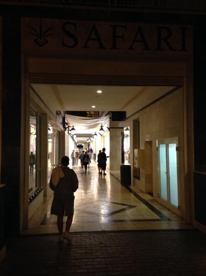 Centro Comercial Safari-美洲海滩必去景点