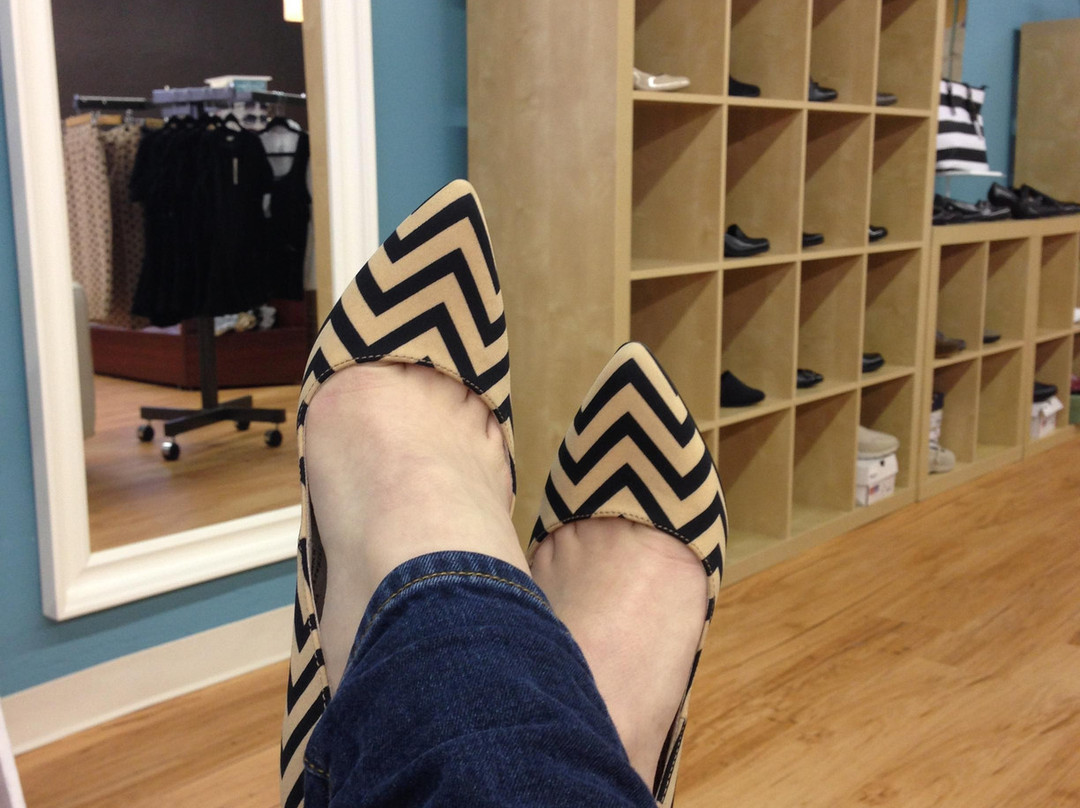 BOOTS & HEELS-Devils Lake必去景点