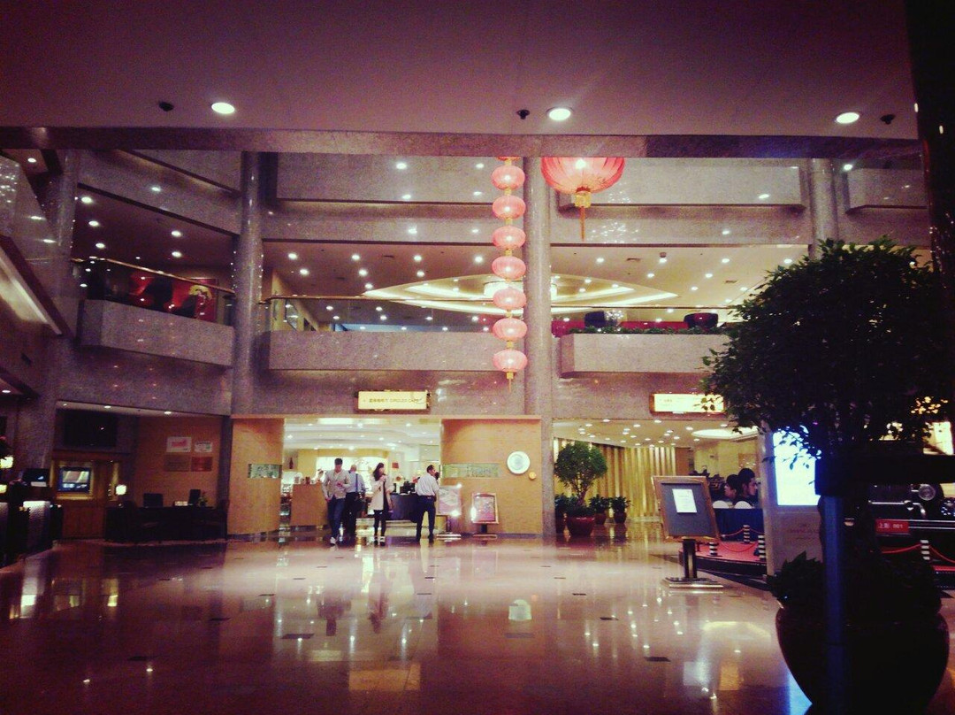 上海银星皇冠假日酒店主图