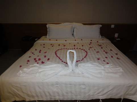 三亚鹿颐海景酒店（大东海海水浴场店）主图