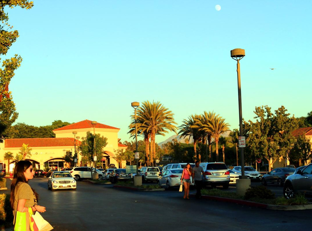 卡马里奥名牌折扣中心-卡马里奥必去景点