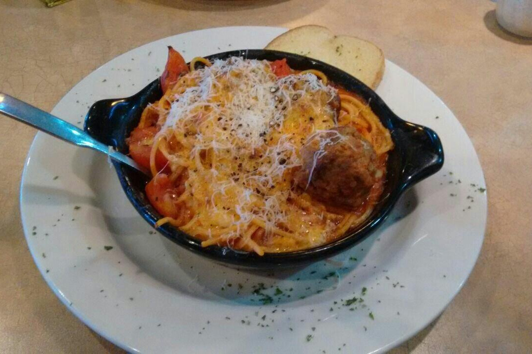 Colonia Dublan餐馆和美食-Boston's