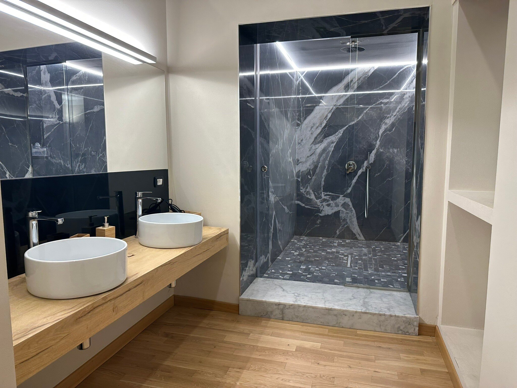 Divisi Suites-官方