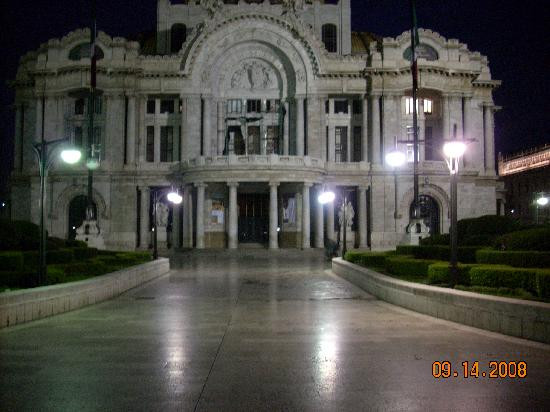 墨西哥国家美术宫-墨西哥城必去景点