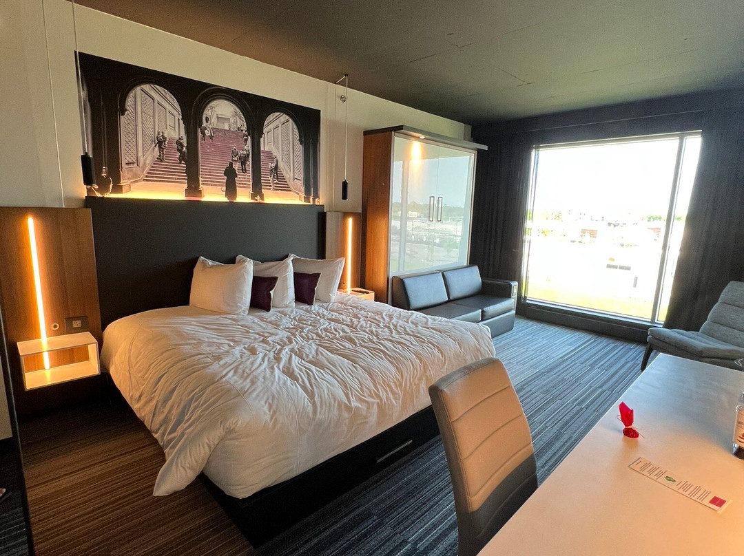 Grand Times Hotel Blainville主图