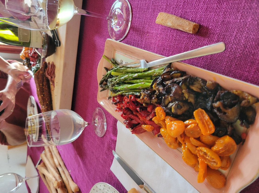 Travel Langhe  Wine Tours-Neive必去景点