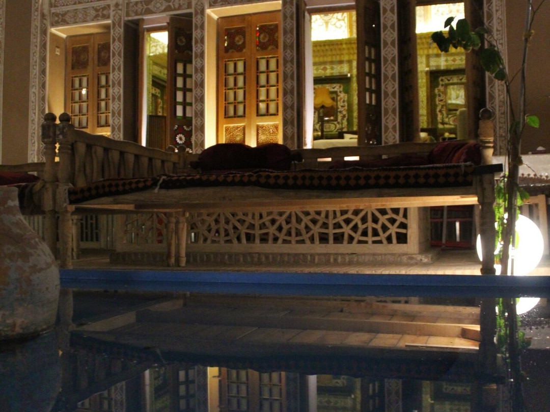 Malek-o Tojjar主图