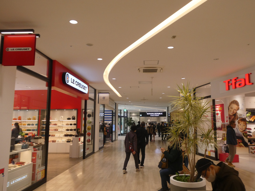 三井奥特莱斯购物城 横滨港湾-横滨市必去景点