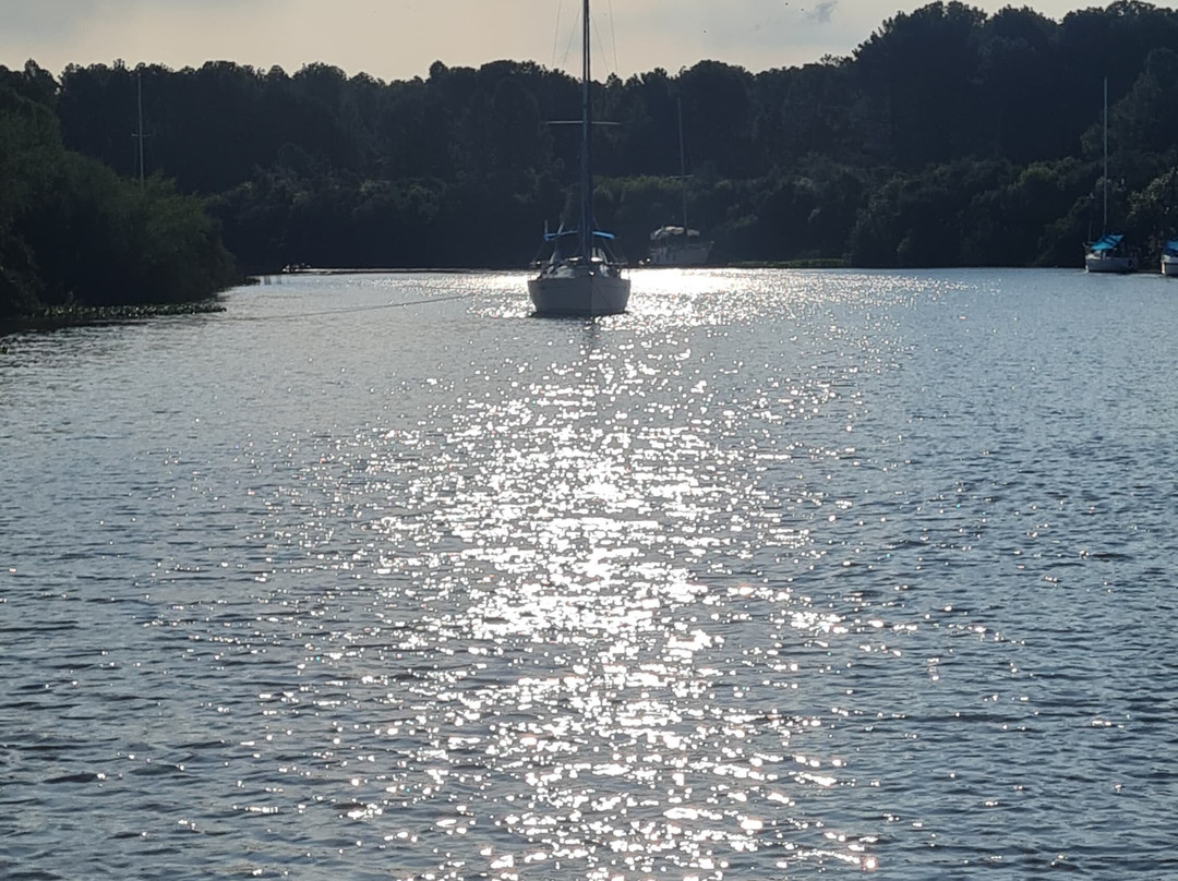 Embarcadero de Yates Riachuelo Park-科洛尼亚·德尔萨克拉门托城必去景点