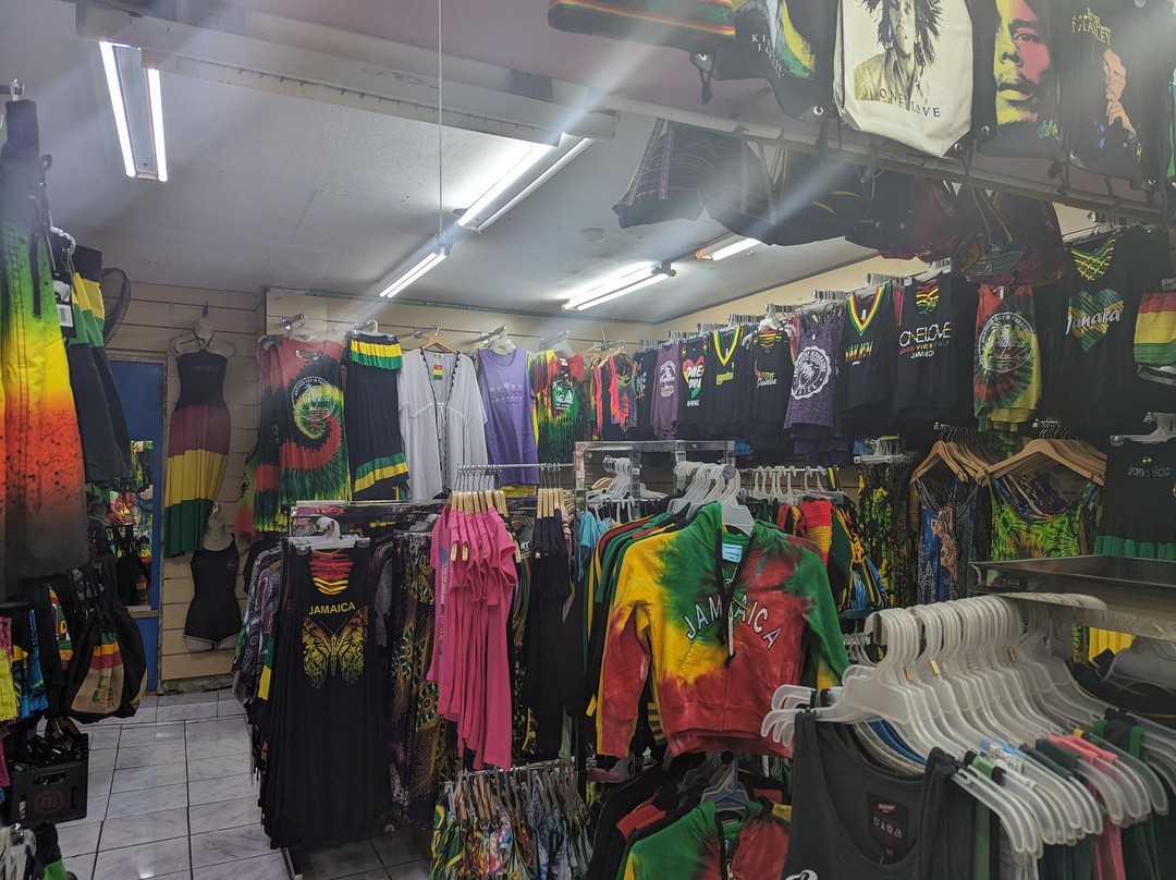 Tropical Treasures Gift Shop景点图片
