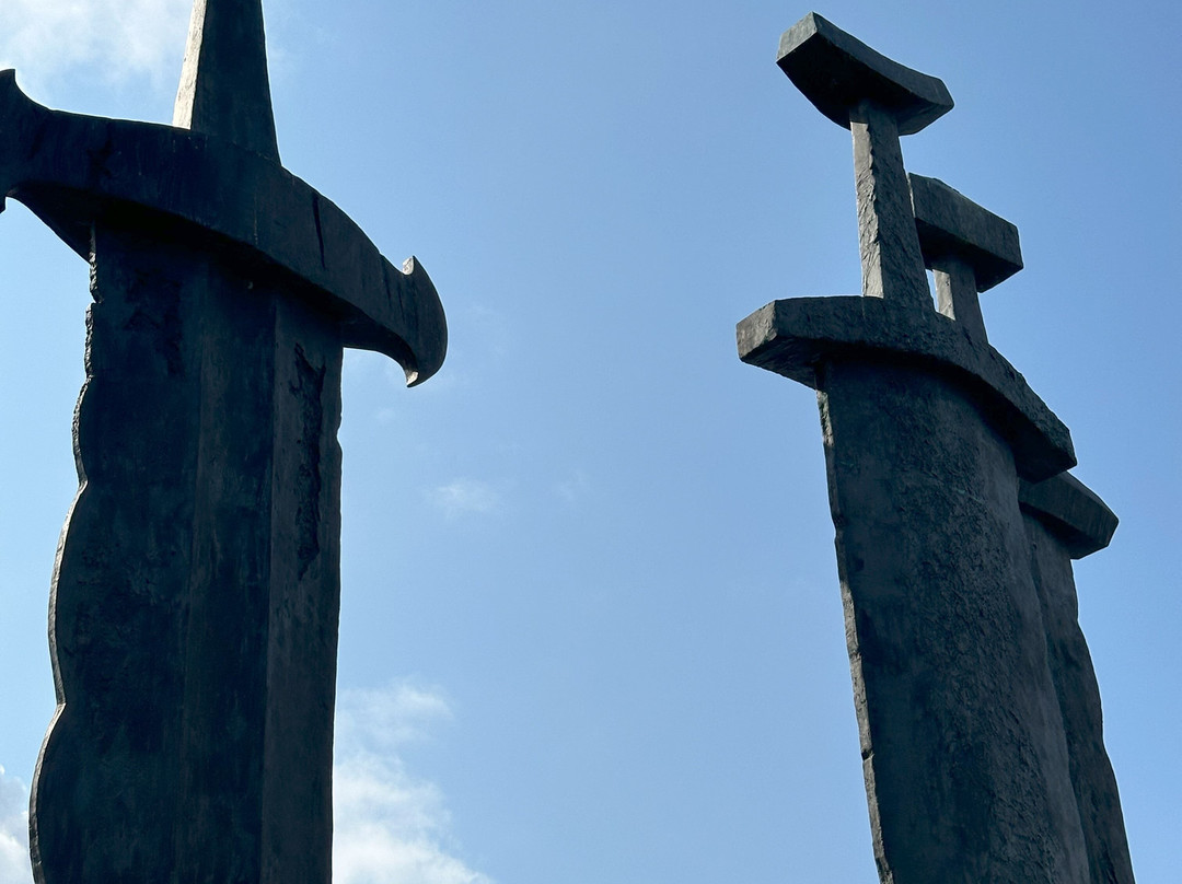 Swords in Rock景点图片