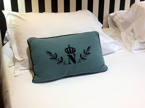 拿破仑酒店主图