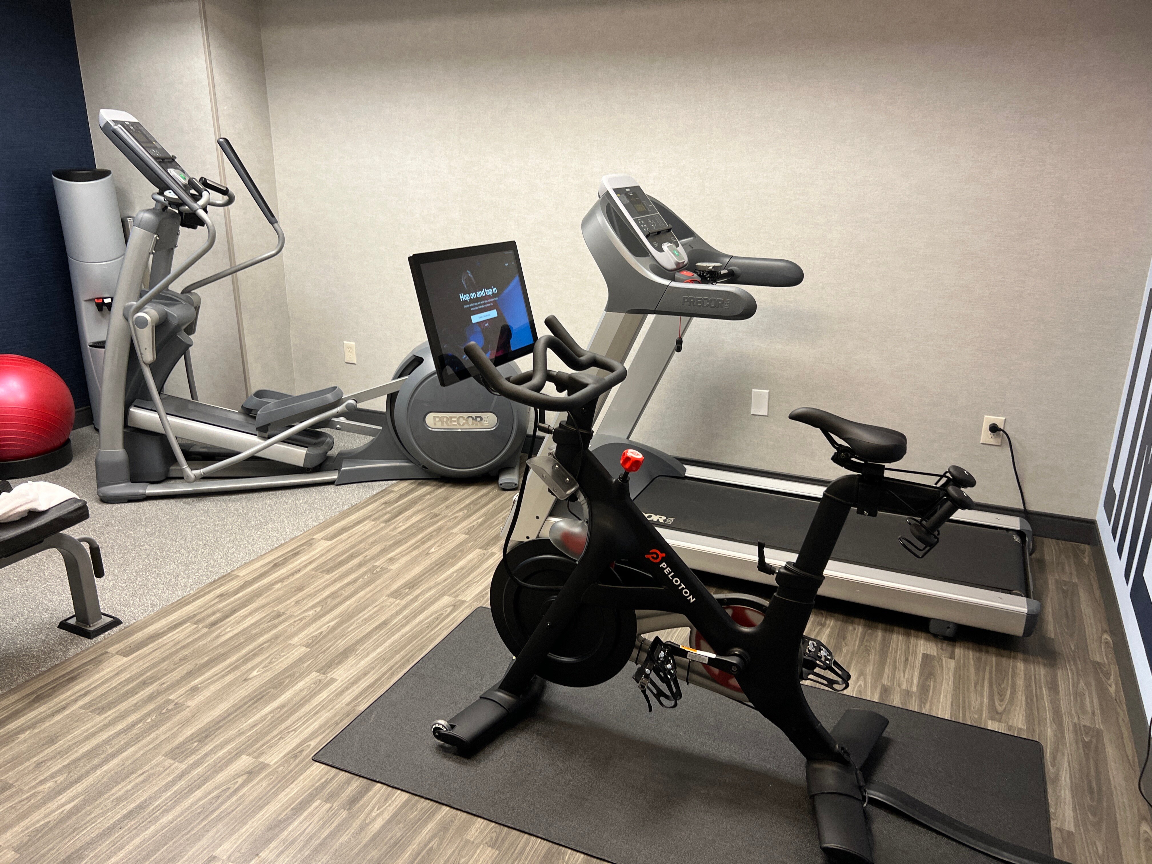 Hampton Inn & Suites Greenville-Downtown-RiverPlace-浴室