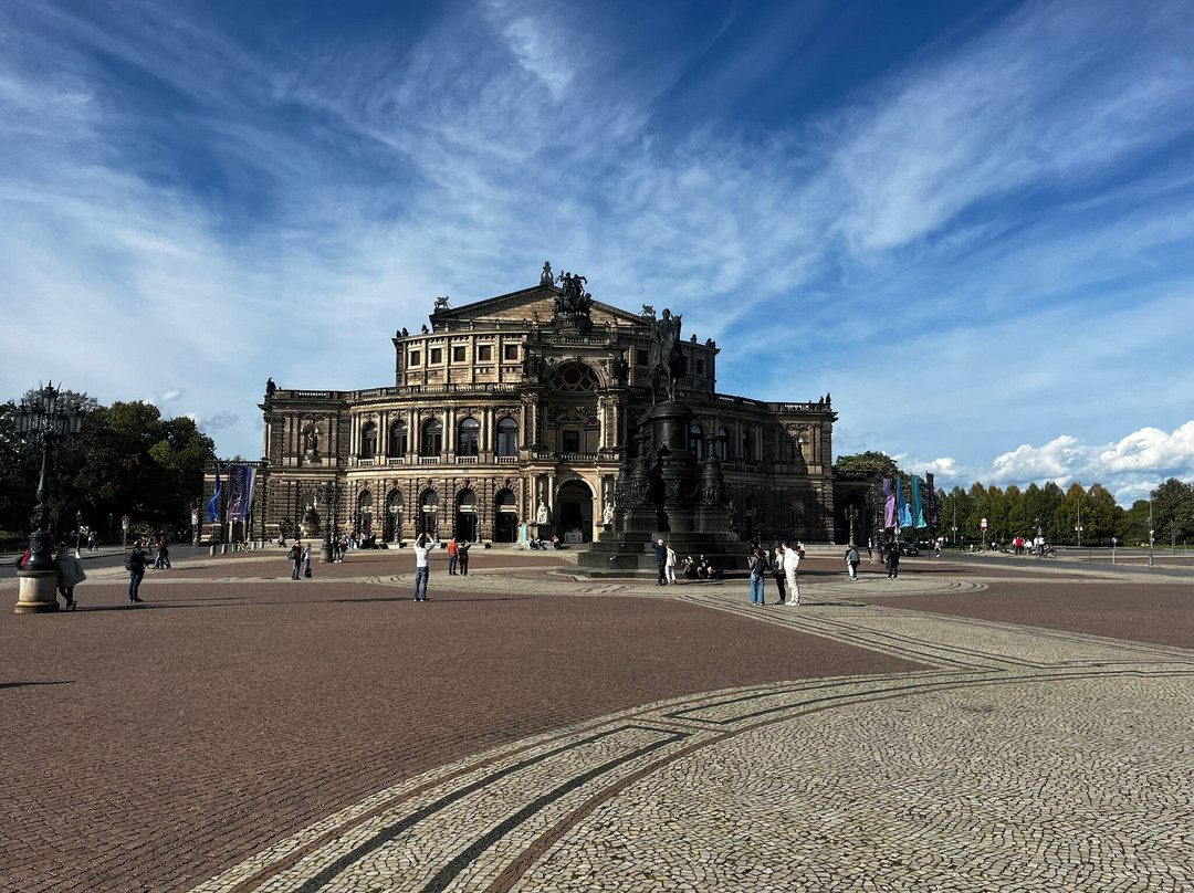 Theaterplatz-德累斯顿必去景点