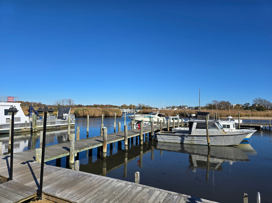 Land's End Motel主图