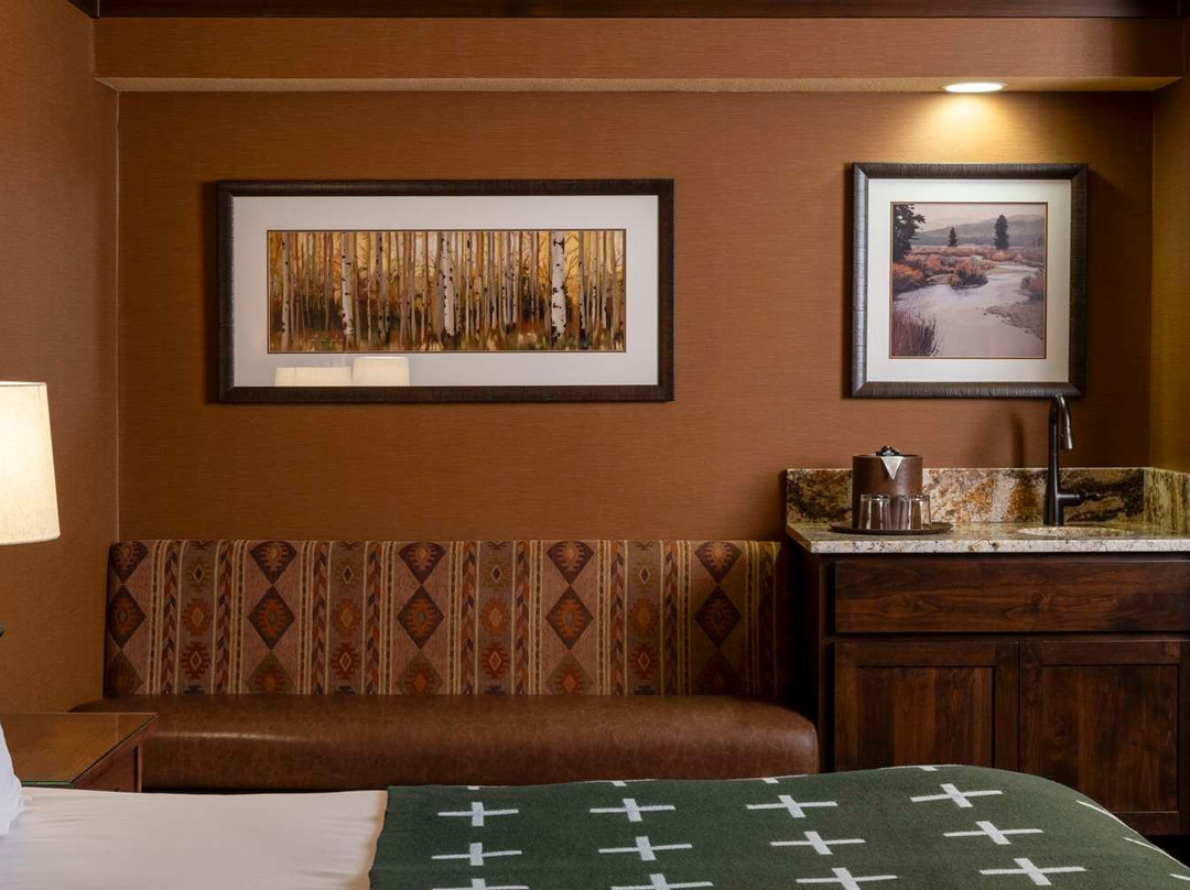 毕晓普湖边旅馆主图