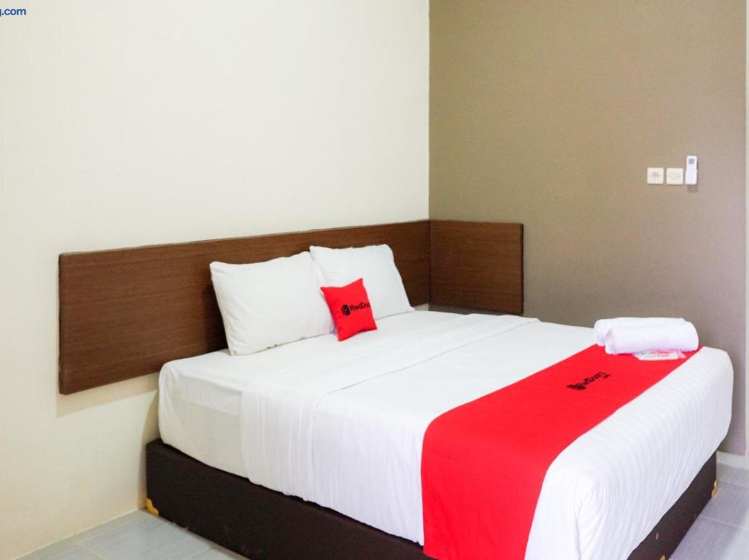 RedDoorz Syariah near Exit Tol Pemalang Comal 2主图