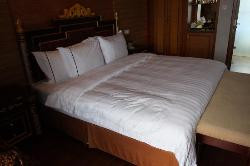 泸沽湖银湖岛大酒店主图