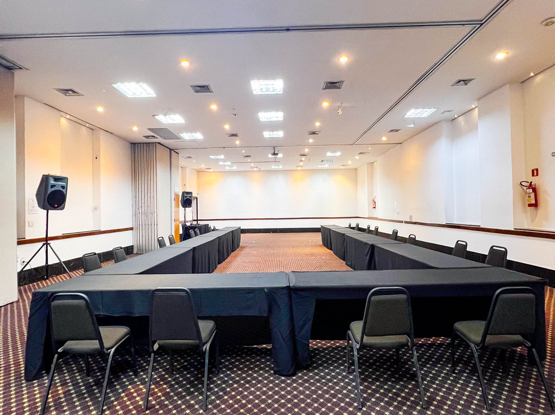 皇家金酒店主图