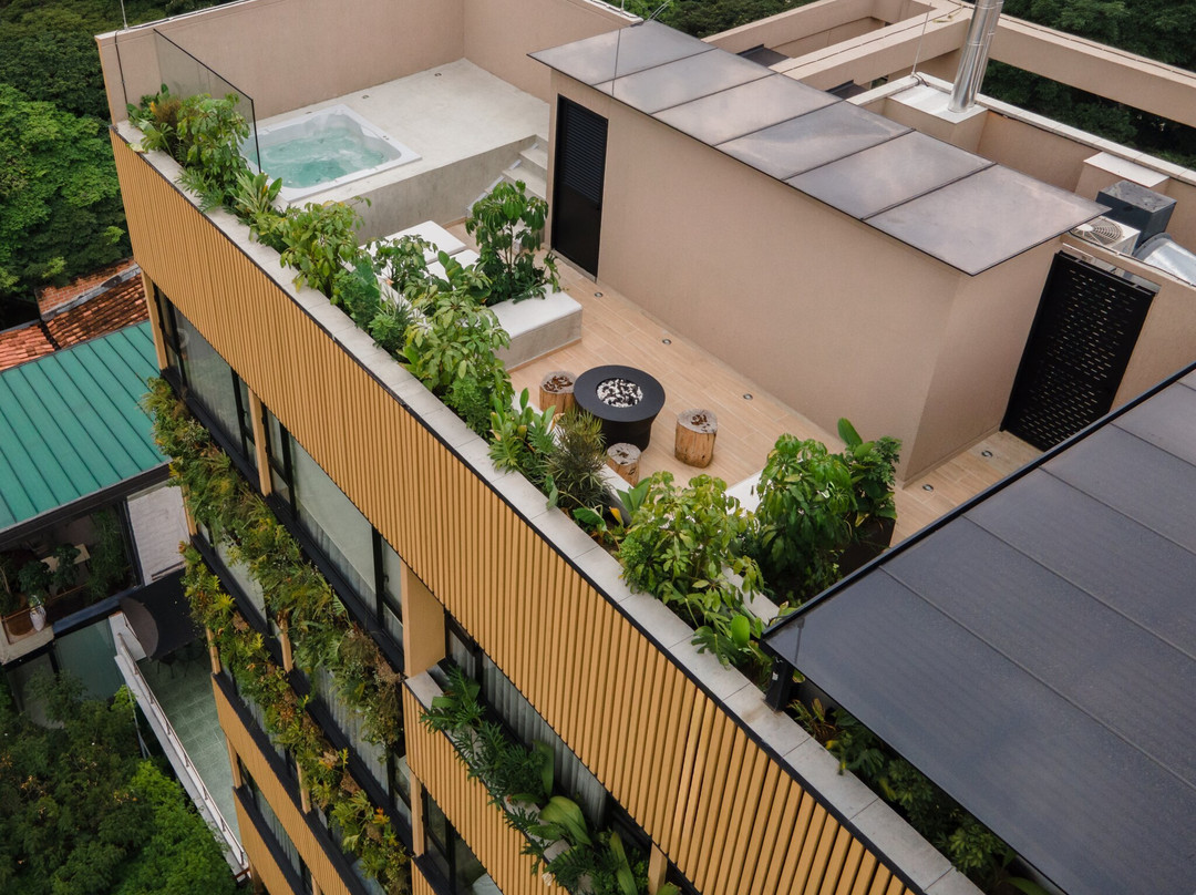 Nakúa Stay And Work