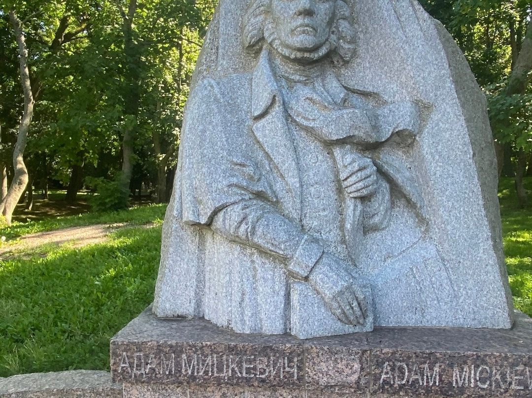 Monument to Adam Mickiewicz-泽列诺格拉茨克必去景点