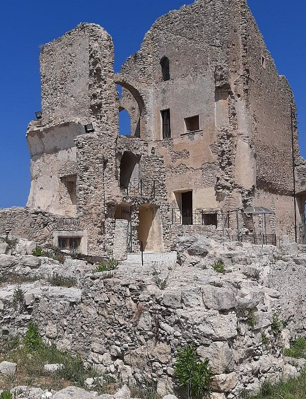 Castello Della Valle-Fiumefreddo Bruzio必去景点