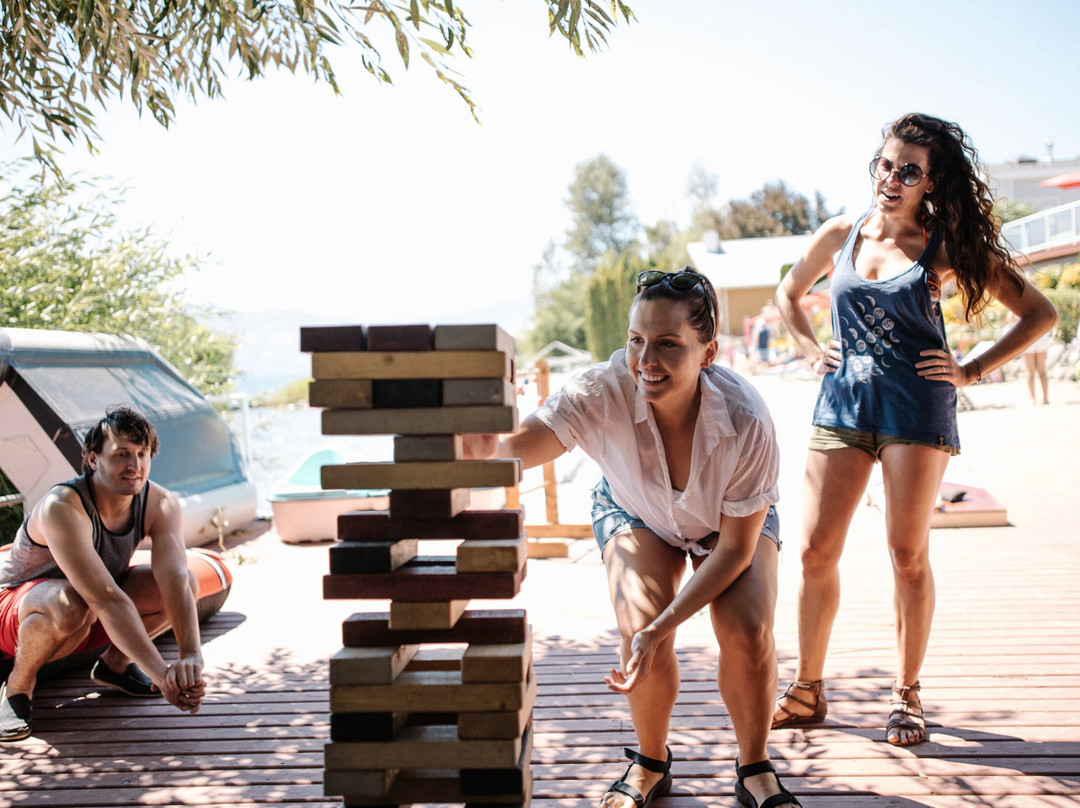 Peachland Beach Resort主图