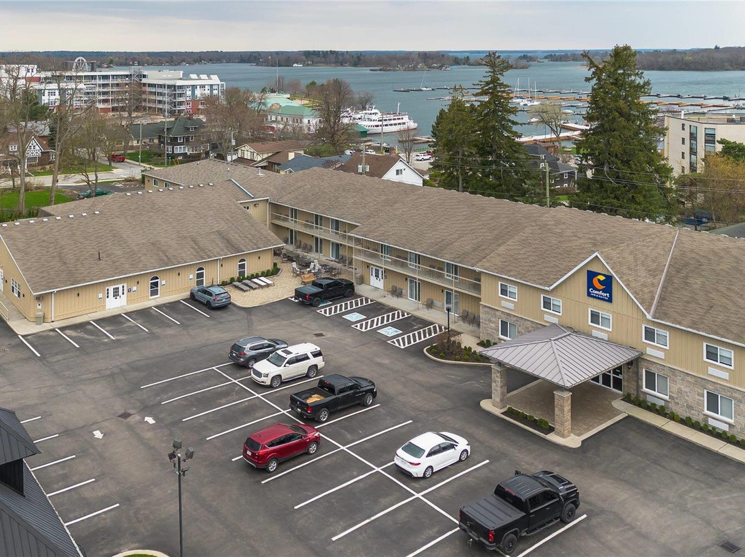 加纳诺克酒店住宿-Comfort Inn & Suites Thousand Islands Harbour District