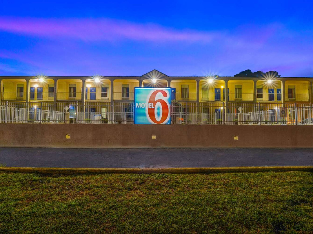 Motel 6 Americus, GA