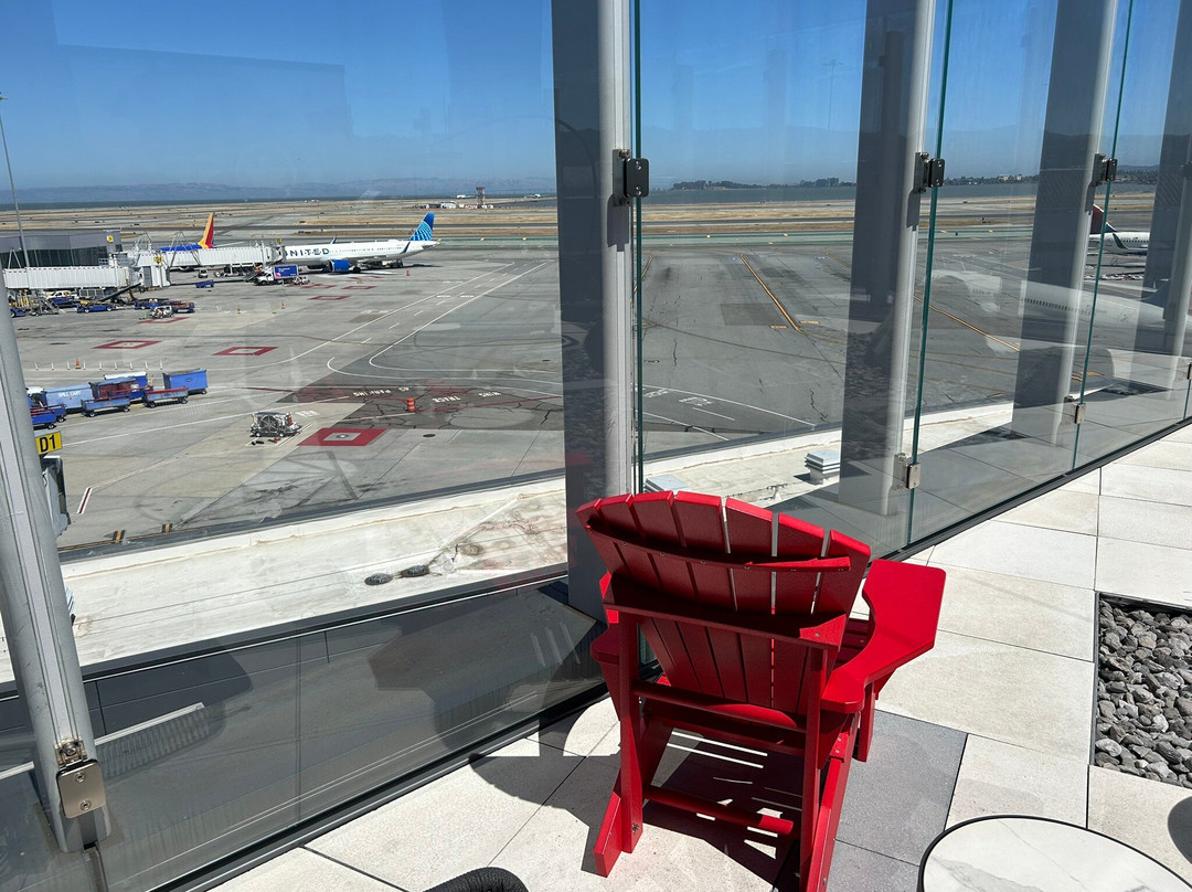 Maple Leaf Lounge-密尔布瑞必去景点