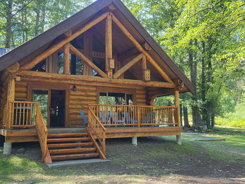 泰雅克斯旅馆及直升机滑雪主图