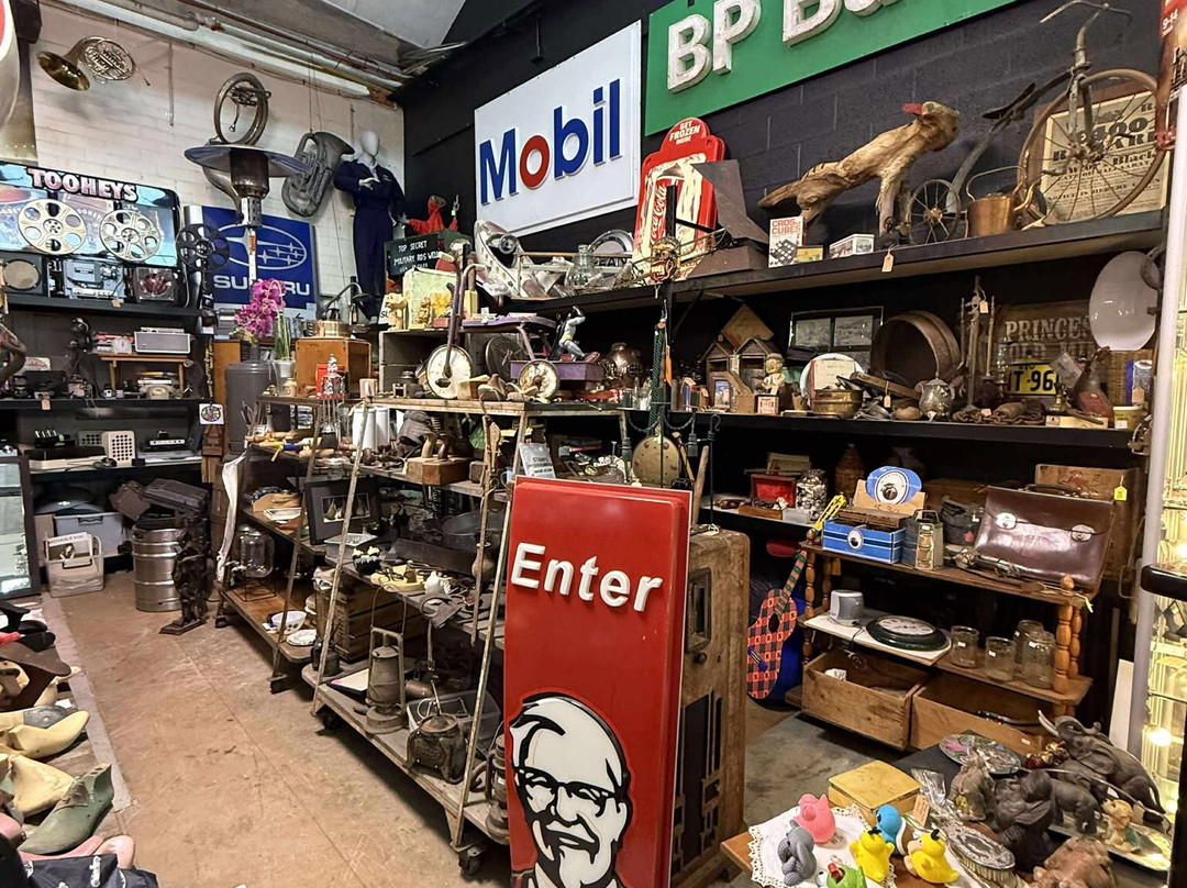 Treasure Box Buy & Sell-伯尼必去景点