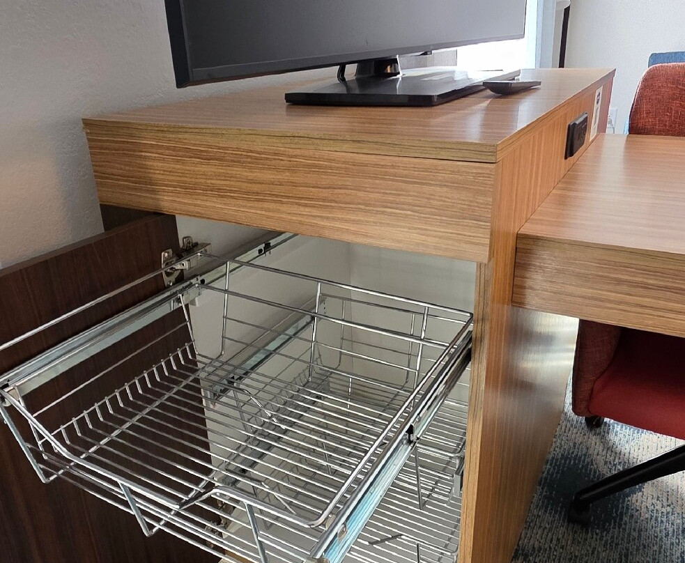 普利茅斯汉普顿酒店及套房主图