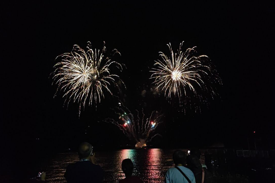 Lake Toya Long Run Fireworks Festival-洞爷湖町必去景点