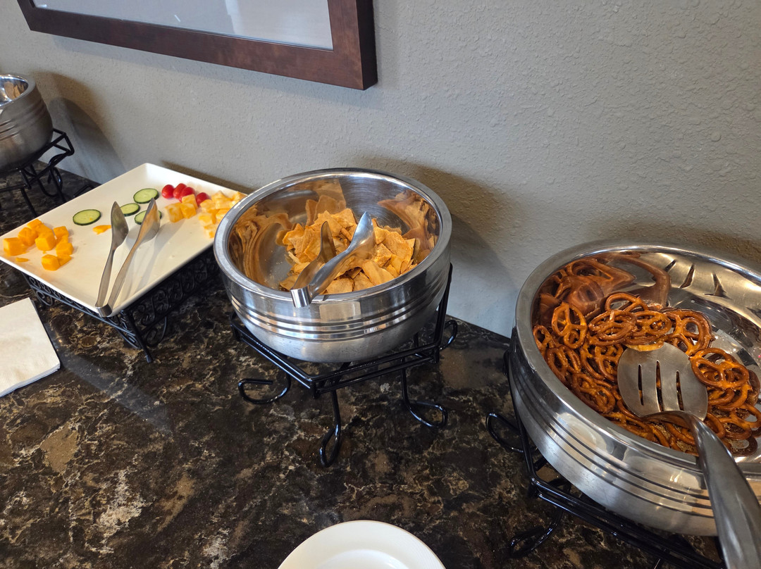 Embassy Suites by Hilton College Station主图