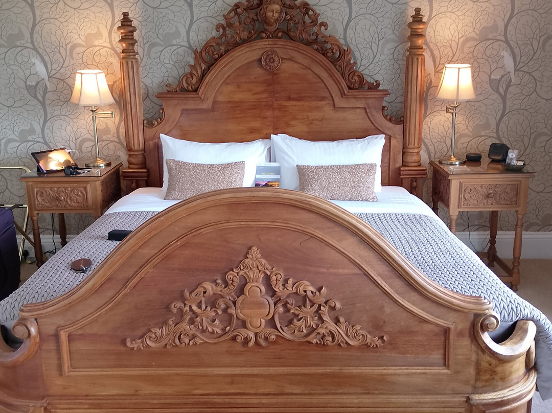 Highcliffe House主图