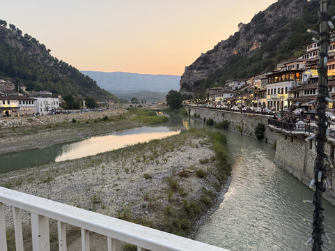 Travel Team Albania-地拉那必去景点