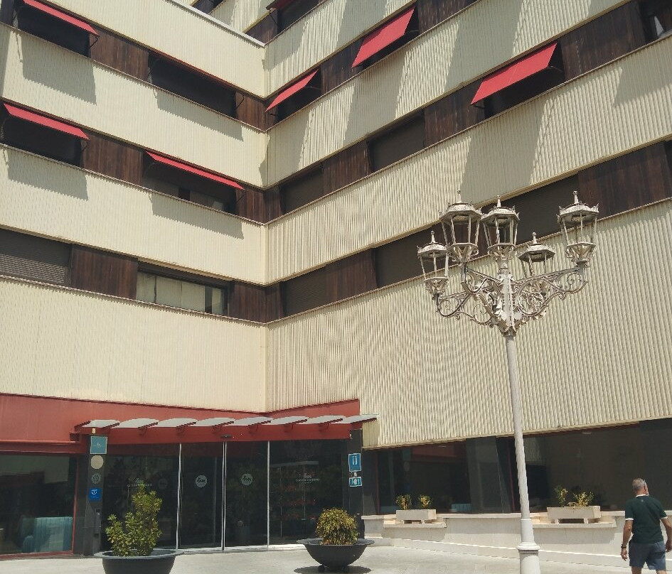 托雷曼加纳酒店主图