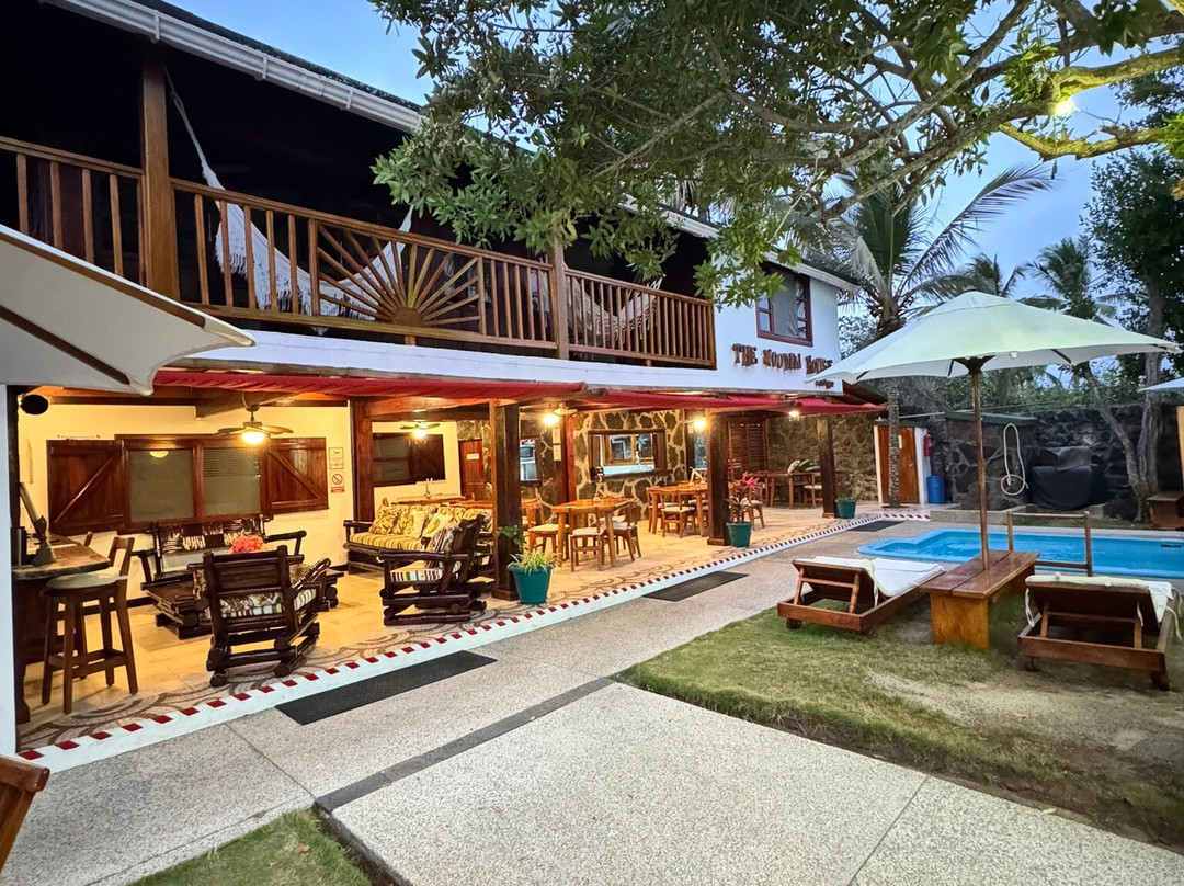 The Wooden House Lodge主图