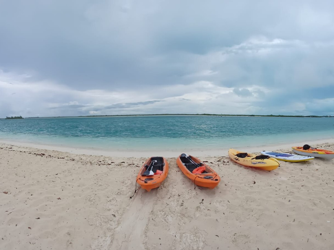 Ama Beach Equipment Rentals-格雷斯湾必去景点