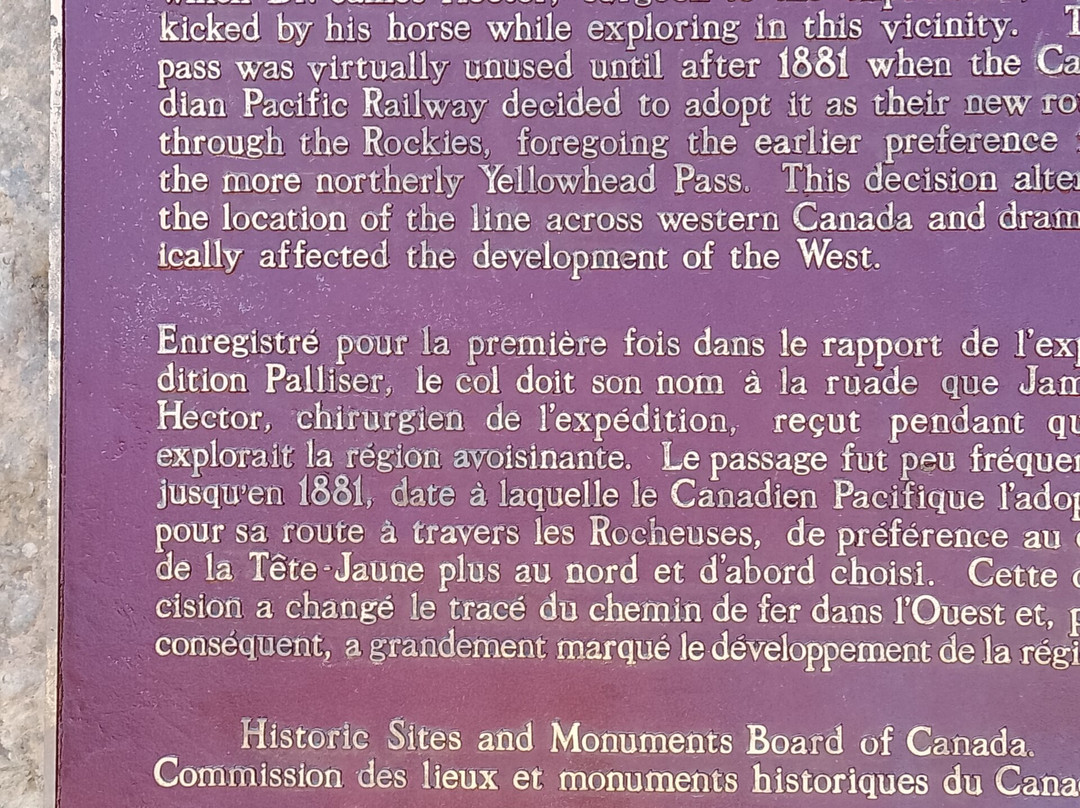 Kicking Horse Pass-戈尔登必去景点