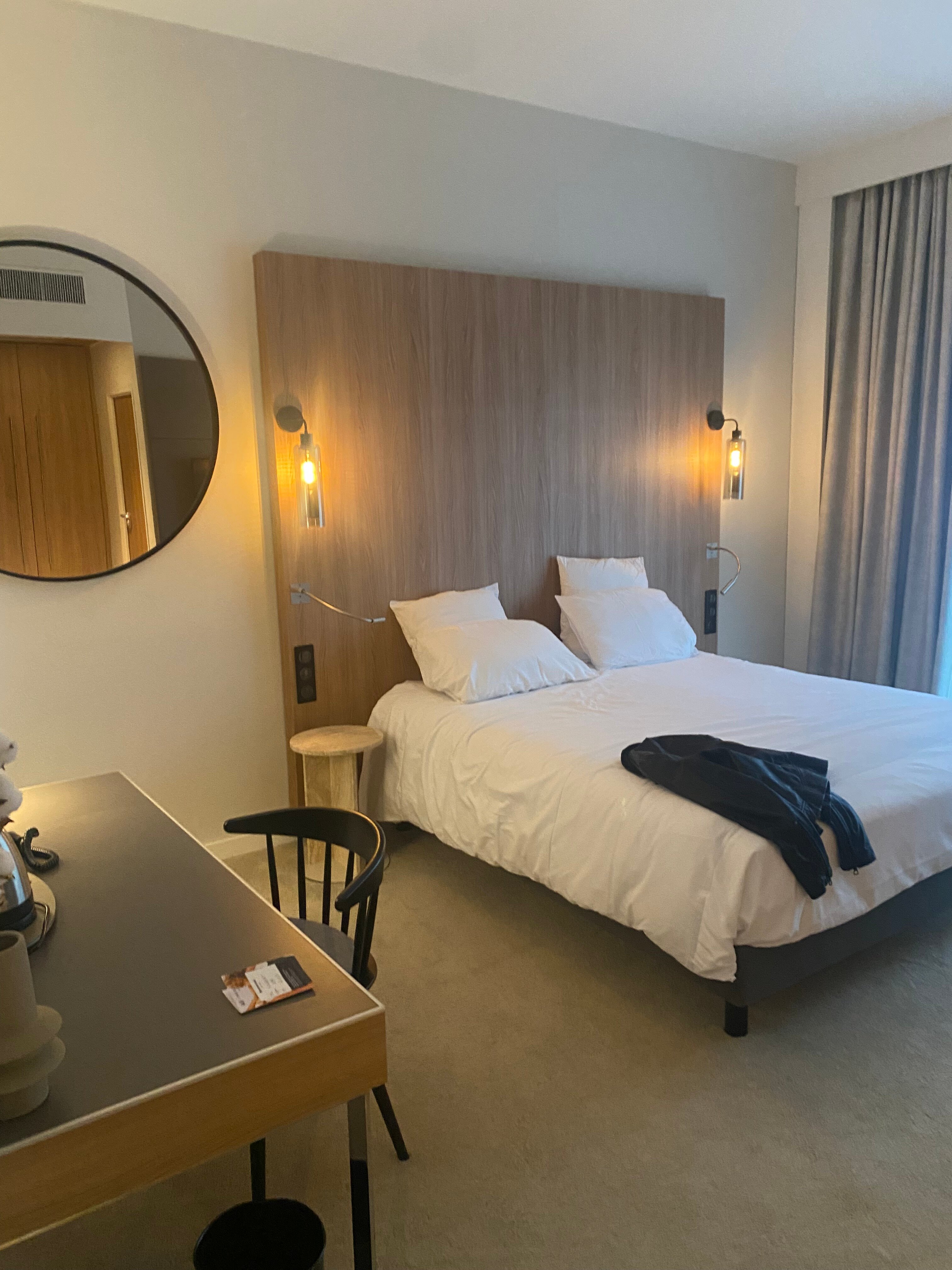 水星特洛耶中央酒店-客卧